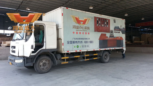 鴻業(yè)公司下雨送貨，確保顧客能夠在約定日期內(nèi)收到貨物